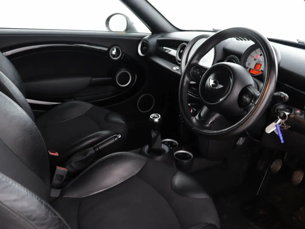 2012-mini-cooper-16-cooper-122bhp-coupe-3d-big-29