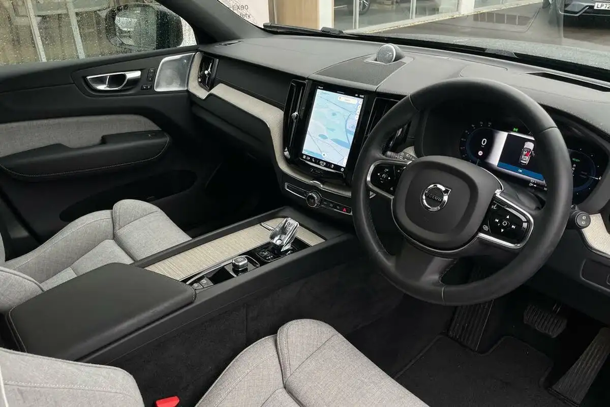 2023-volvo-xc60-20-t8-ultimate-dark-big-4