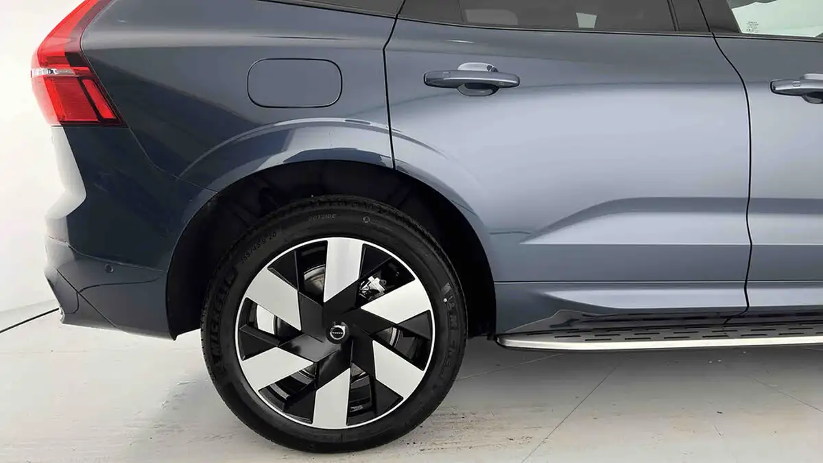 2024-volvo-xc60-20-t8-ultimate-dark-big-31