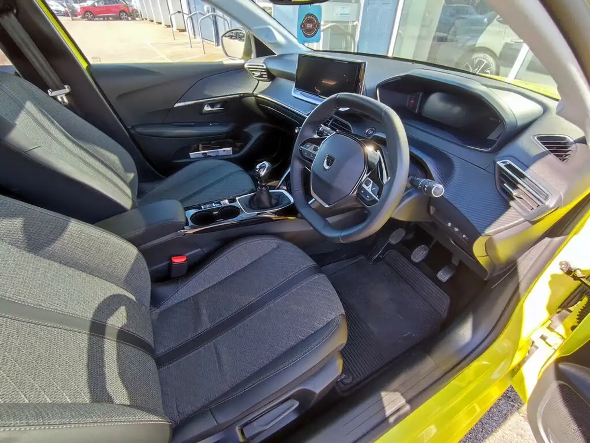 2024-peugeot-208-12-puretech-allure-big-15