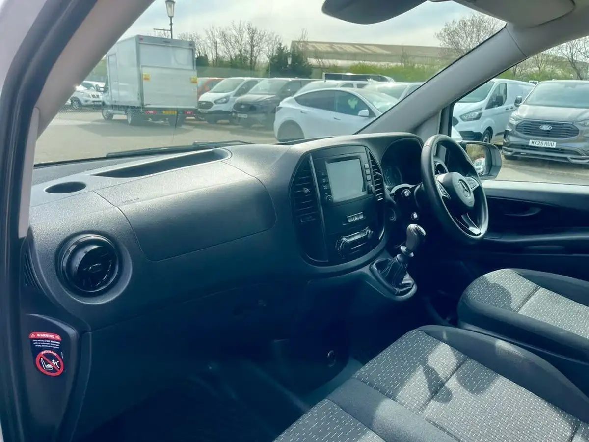 2021-mercedes-benz-vito-18-cdi-114-progressive-l2-panel-big-10