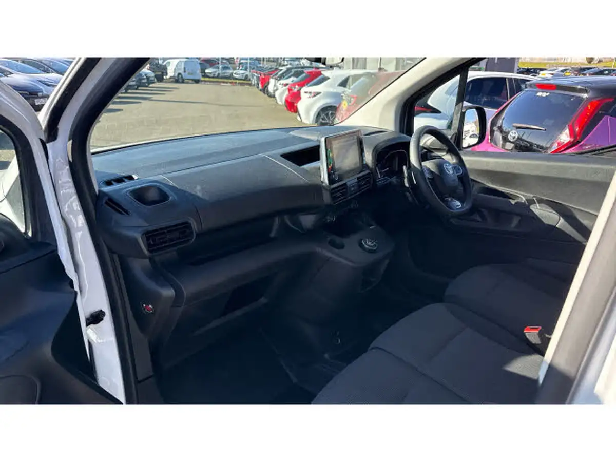 2023-toyota-proace-city-15d-design-100hpeu6d-big-9