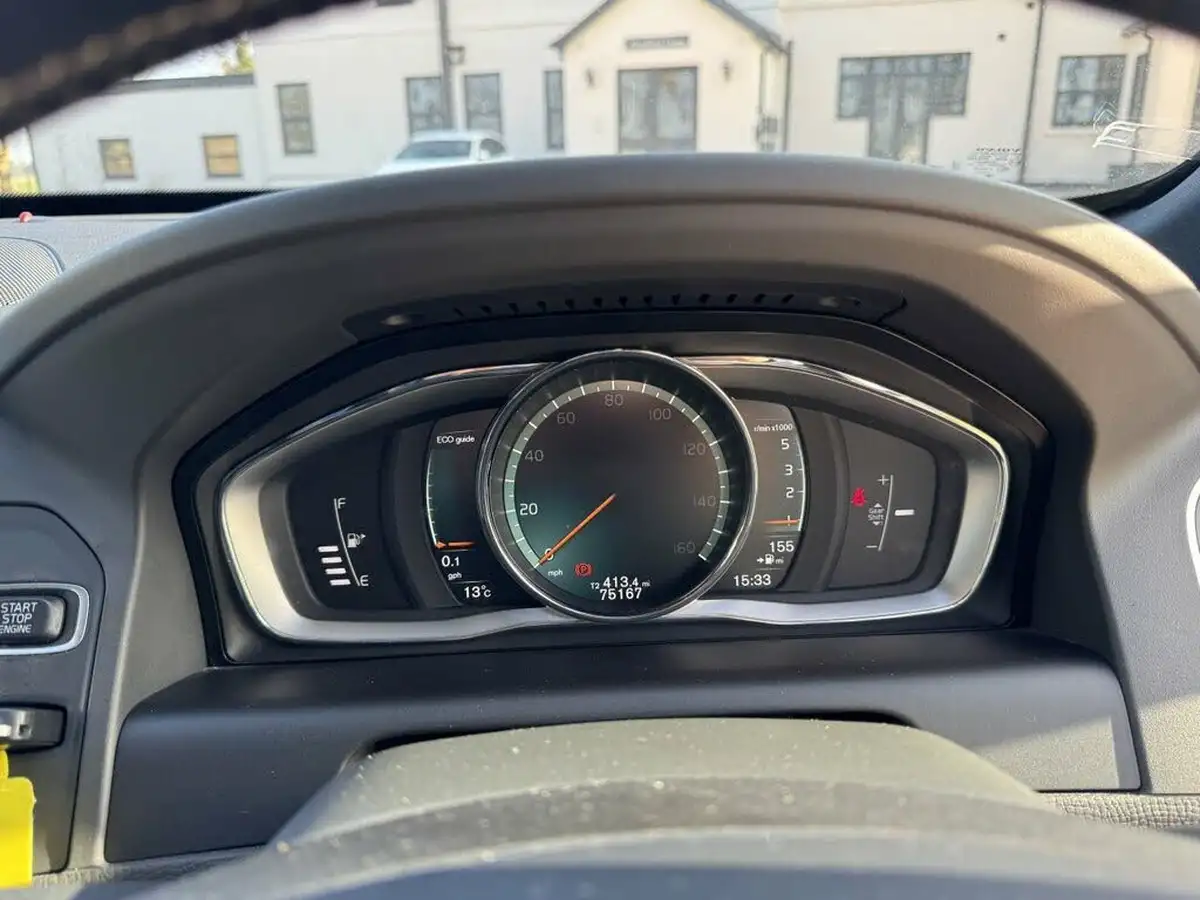 2016-volvo-xc60-20td-d4-r-design-nav-big-20
