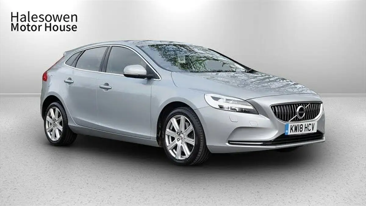 2018-volvo-v40-20td-d4-inscription-geartronic-big-1