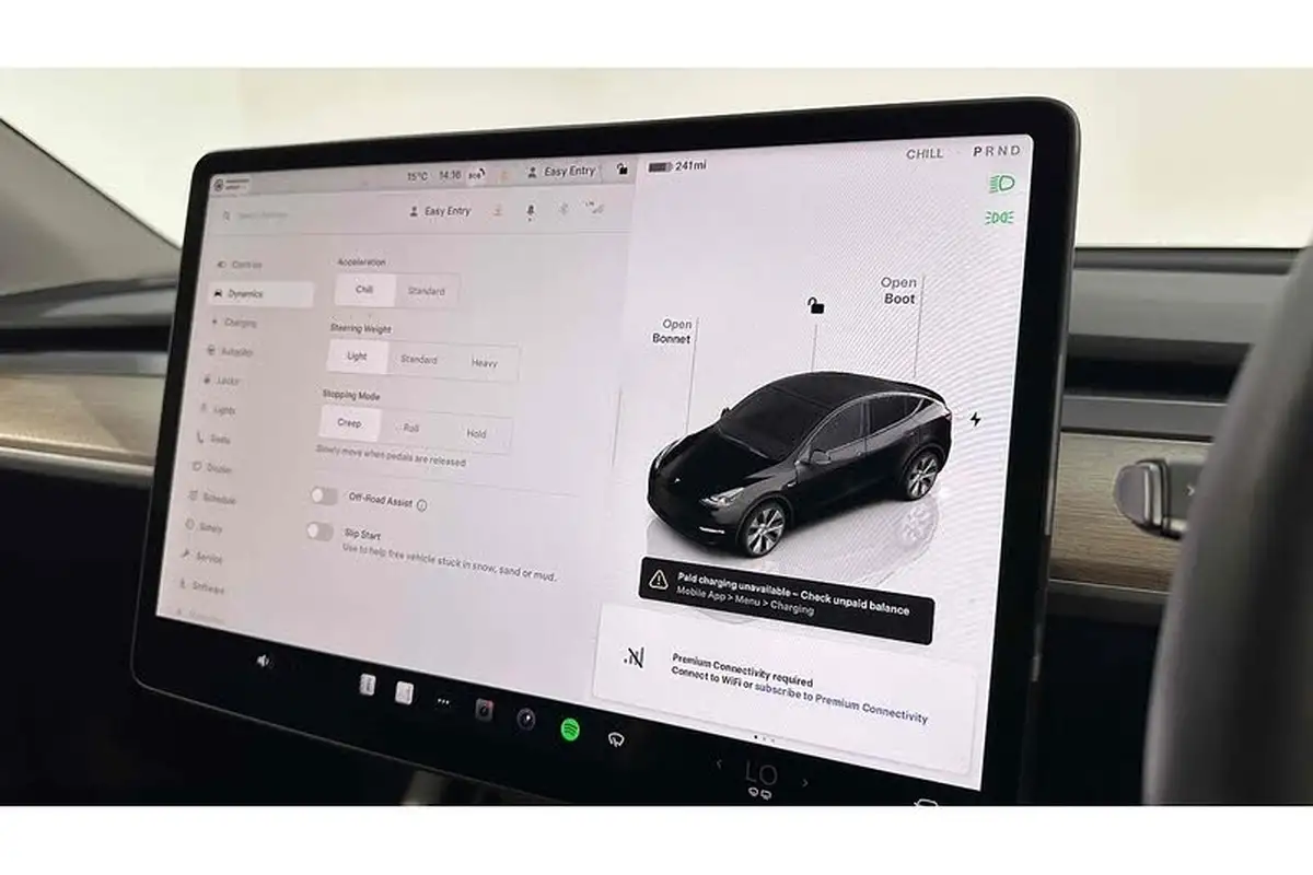2022-tesla-model-y-e-long-range-big-35