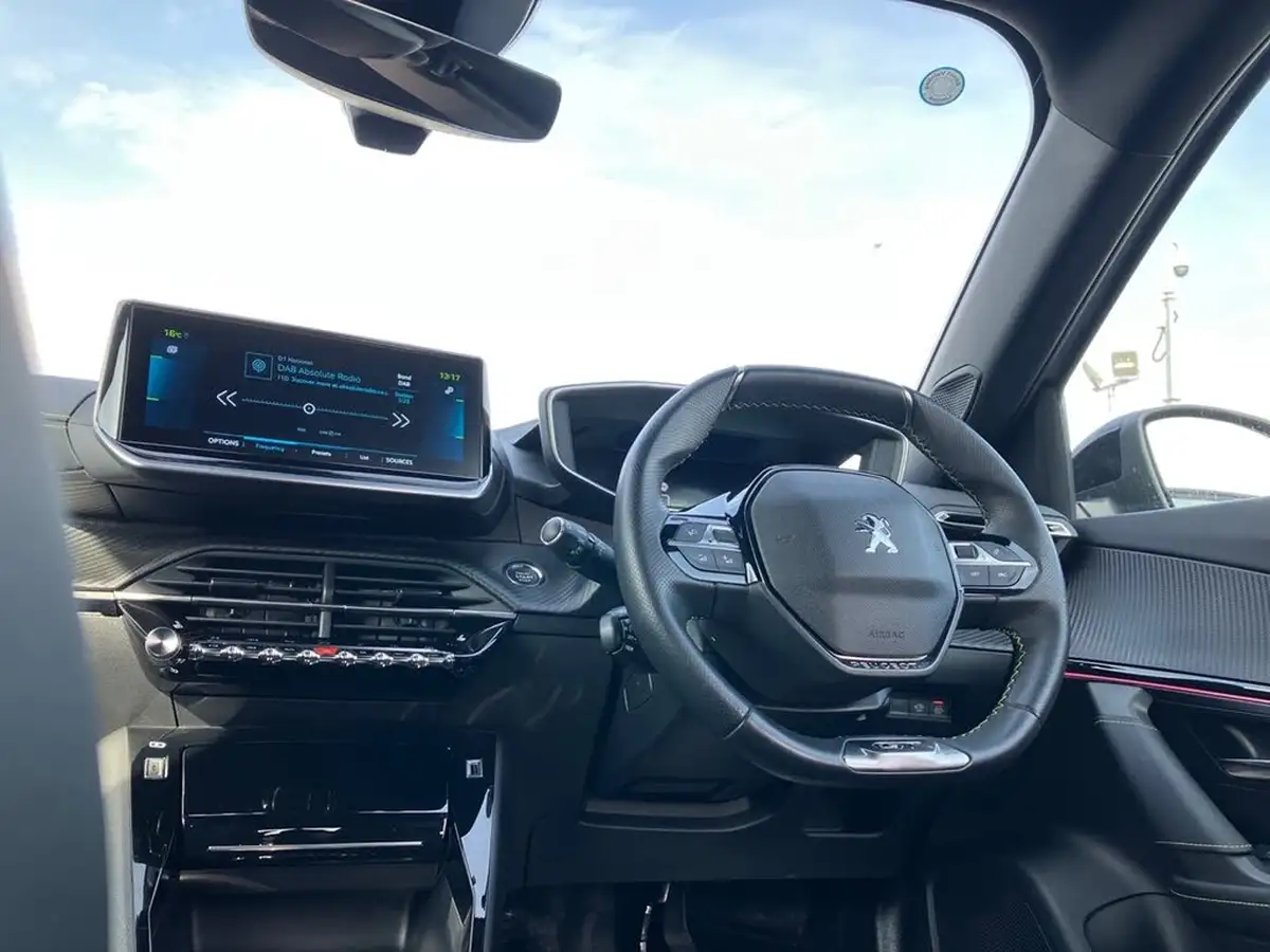 2021-peugeot-2008-suv-e-gt-big-16