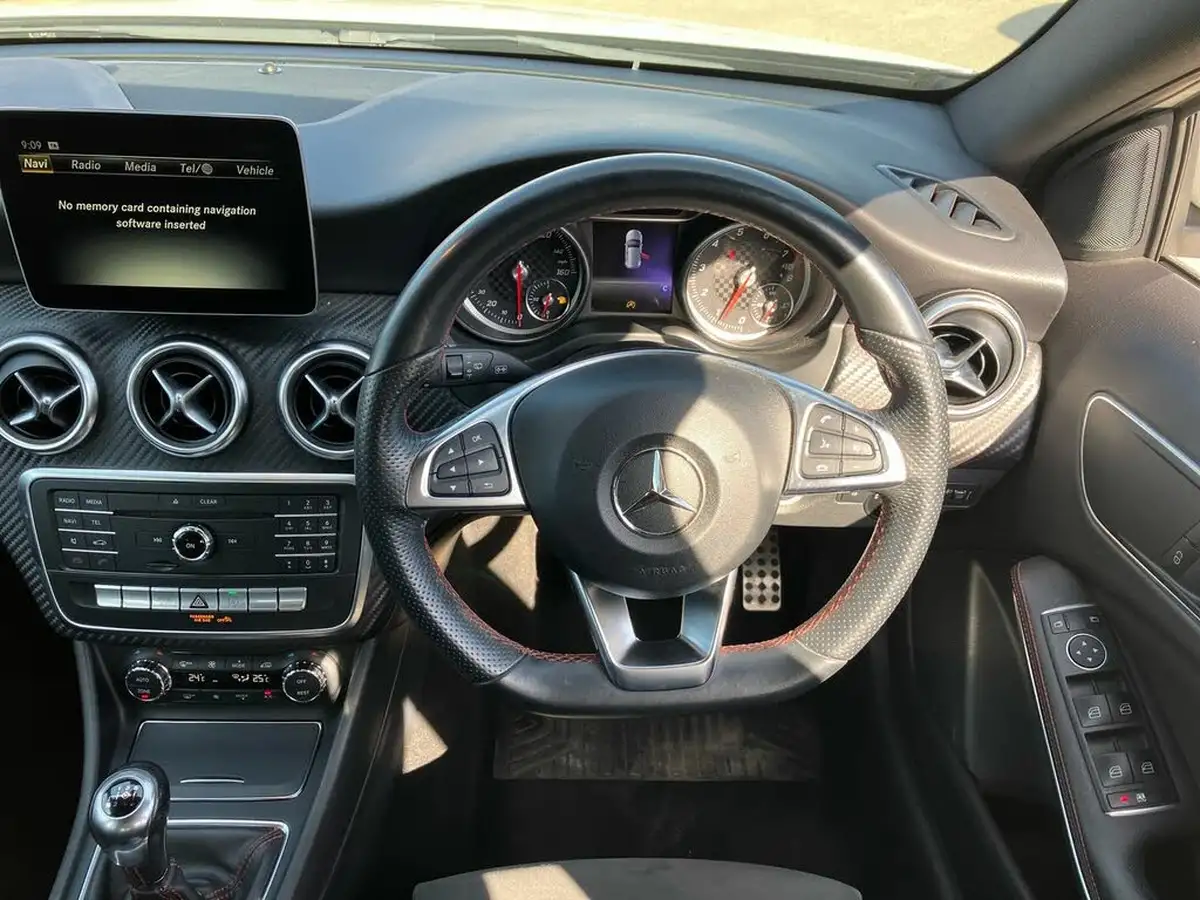 2018-mercedes-benz-a-class-16-a160-amg-line-ss-big-14