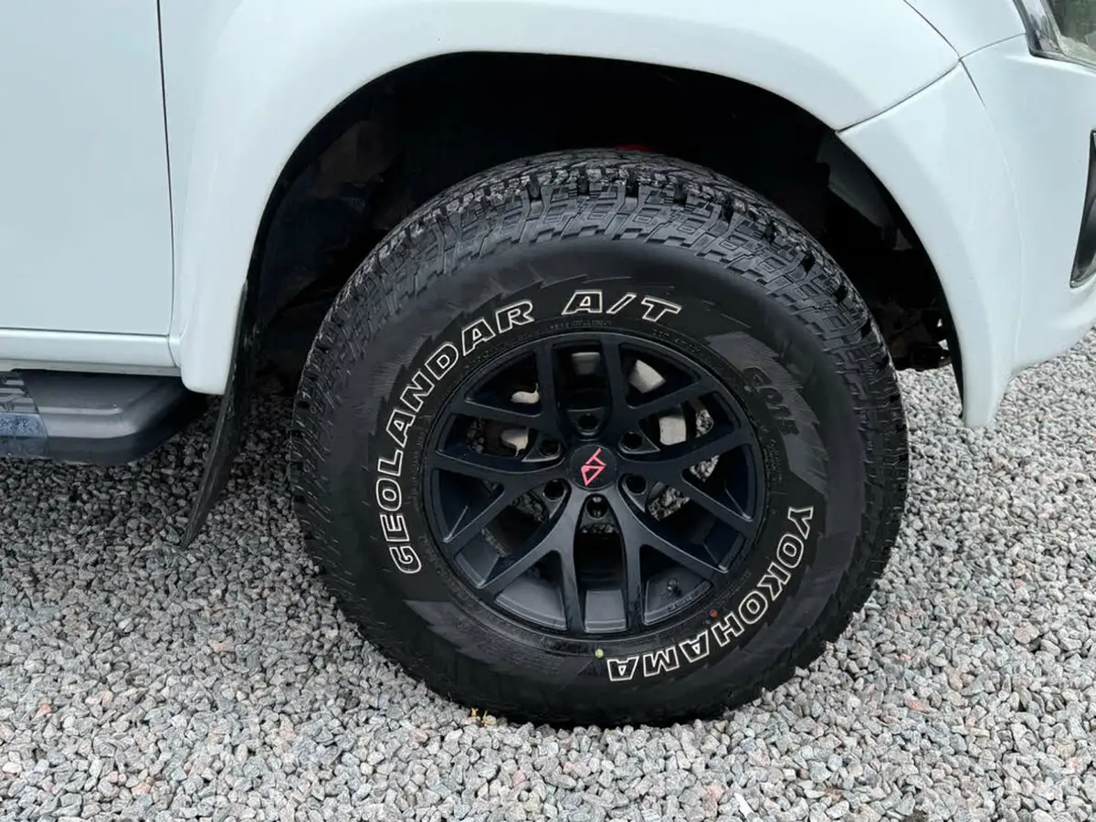 2020-isuzu-d-max-19td-arctic-trucks-at35-162bhpeu6-auto-big-10