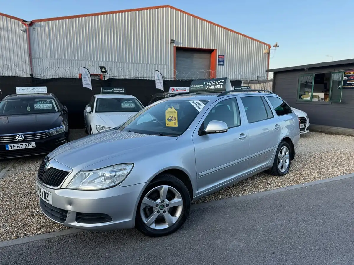 2012-skoda-octavia-20td-se-plus-140bhp-estate-big-1