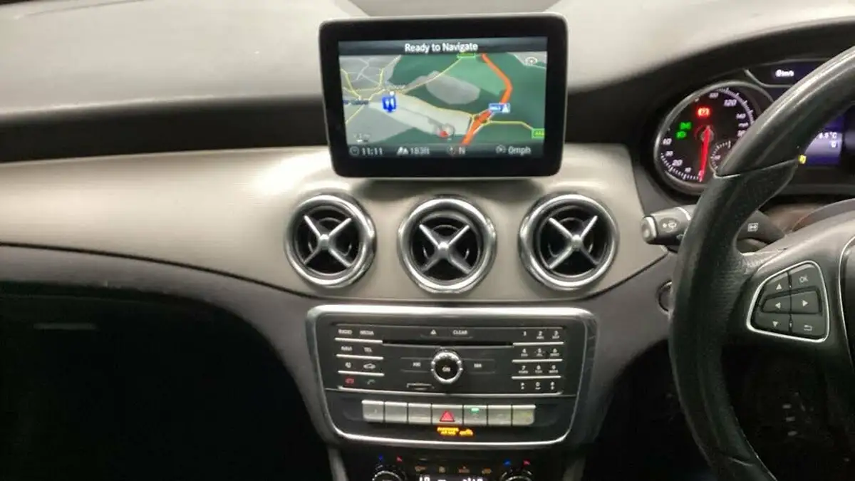 2017-mercedes-benz-gla-class-16-gla-200-sport-premium-plus-big-8