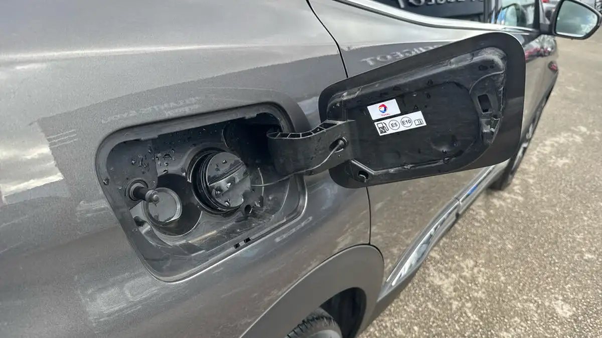 2021-peugeot-3008-suv-12-puretech-gt-eat8-big-48