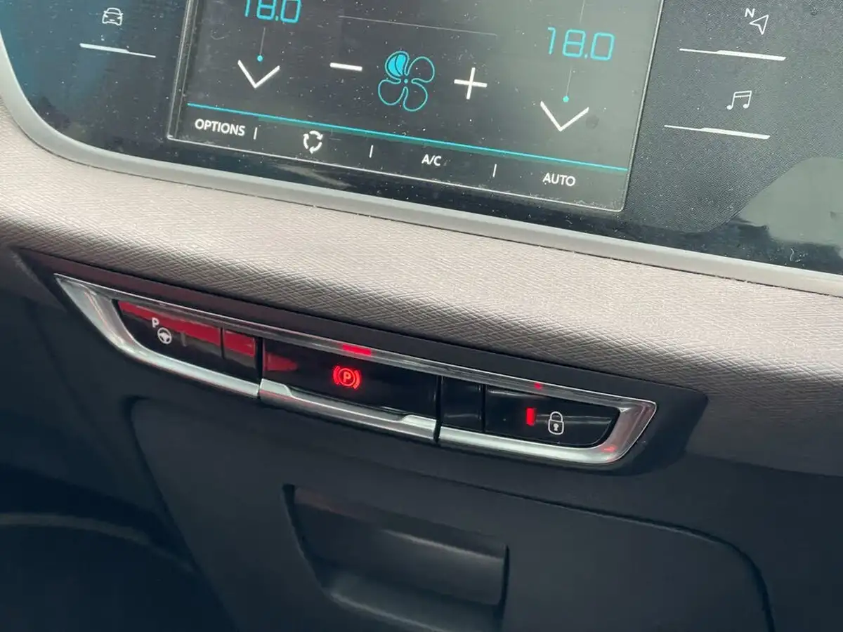 2017-citroen-grand-c4-picasso-16bluehdi-flair-big-33