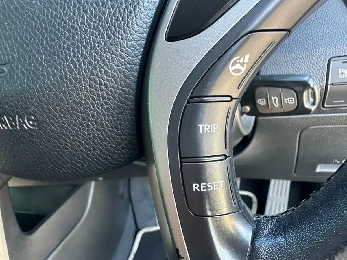 2012-hyundai-i30-16td-active-blue-drive-isg-big-23