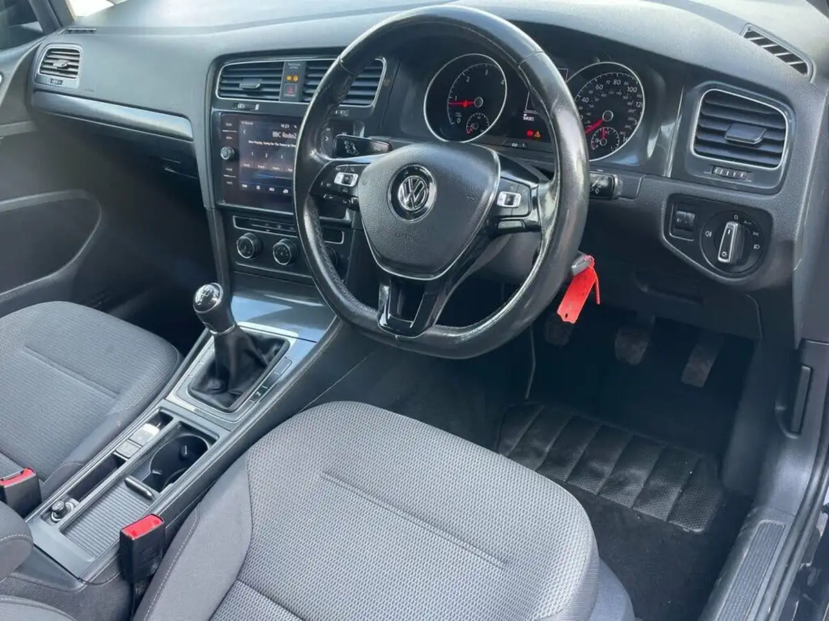 2017-volkswagen-golf-16tdi-se-nav-ss-hatchback-5d-big-9