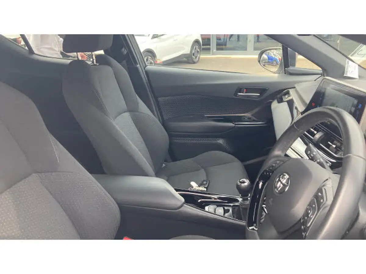 2019-toyota-c-hr-12-design-big-42