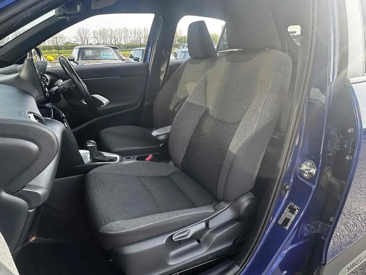 2022-toyota-yaris-15-vvt-i-design-panoramic-roof-big-25