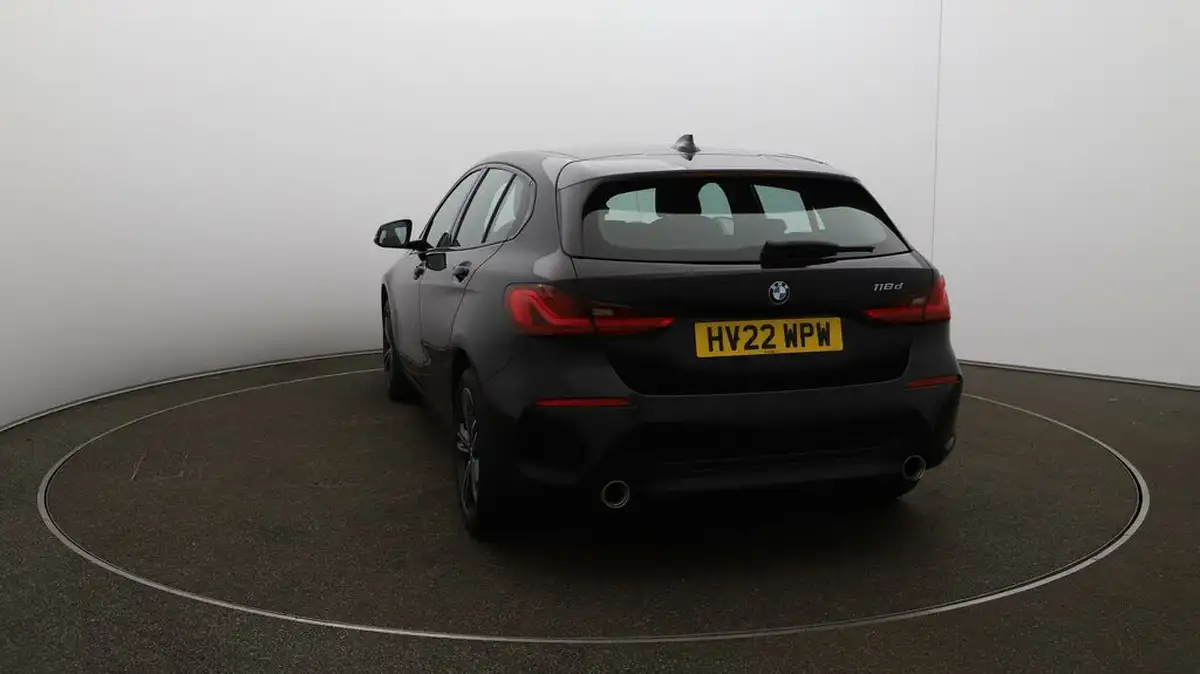 2022-bmw-1-series-20td-118d-sport-big-52