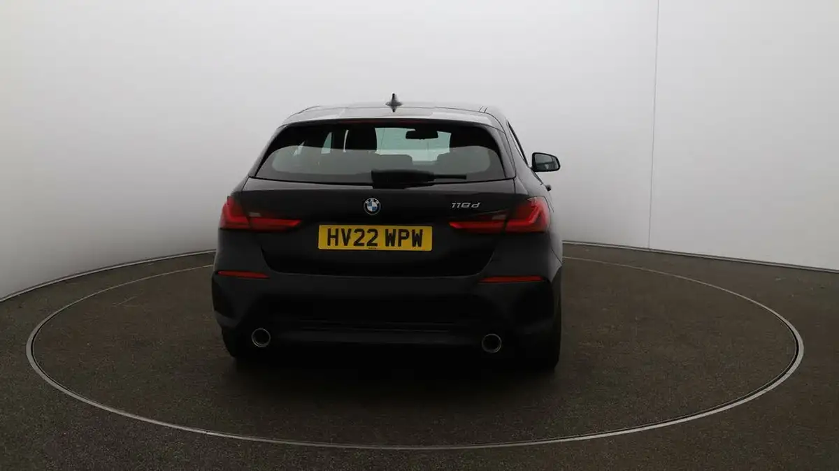 2022-bmw-1-series-20td-118d-sport-big-6