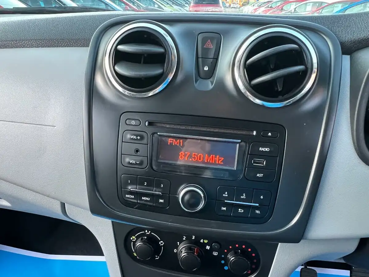 2013-dacia-sandero-12-ambiance-big-21