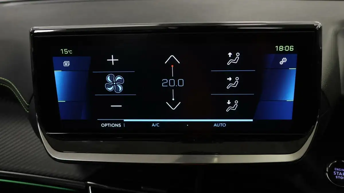 2021-peugeot-208-e-gt-premium-big-11