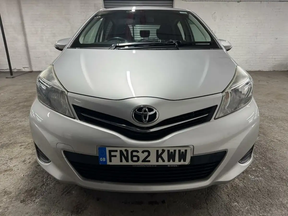 2012-toyota-yaris-133-tr-vvt-i-5d-big-6