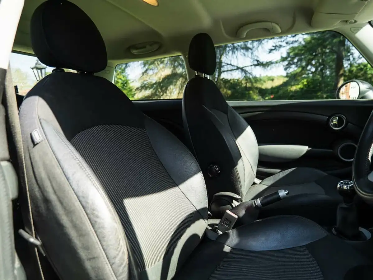 2008-mini-cooper-16-cooper-120bhp-hatchback-3d-big-10