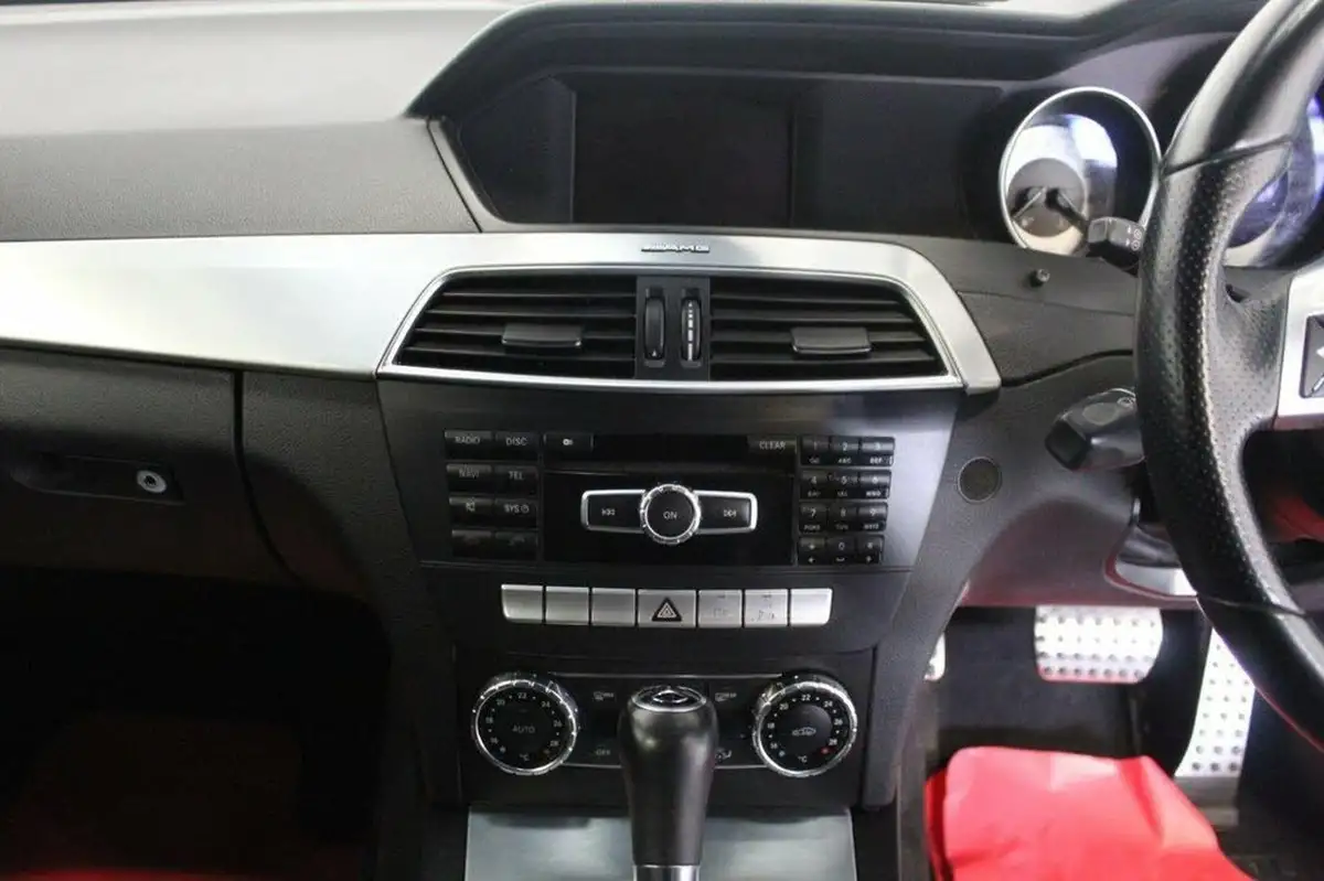 2012-mercedes-benz-c-class-21td-c220-cdi-amg-sport-168bhp-cdi-coupe-2d-7g-tronic-plus-big-22