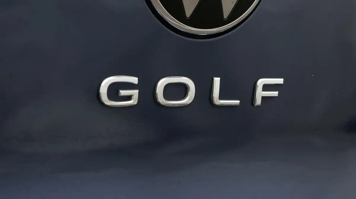 2022-volkswagen-golf-15-tsi-life-150ps-hatchback-big-21