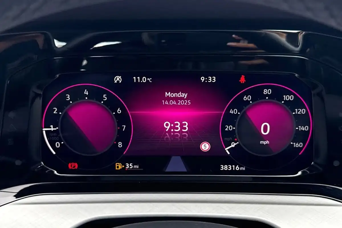 2021-volkswagen-golf-10-tsi-life-hatchback-big-39