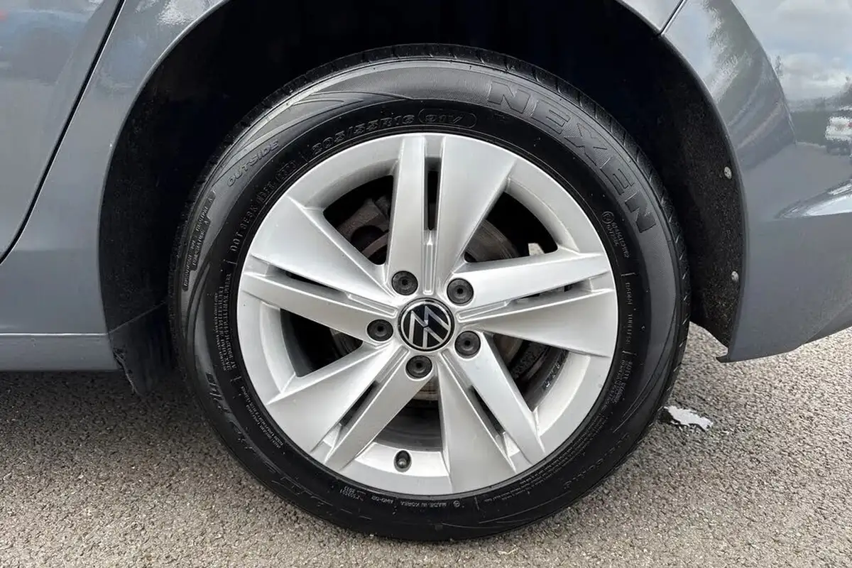 2021-volkswagen-golf-10-tsi-life-hatchback-big-11
