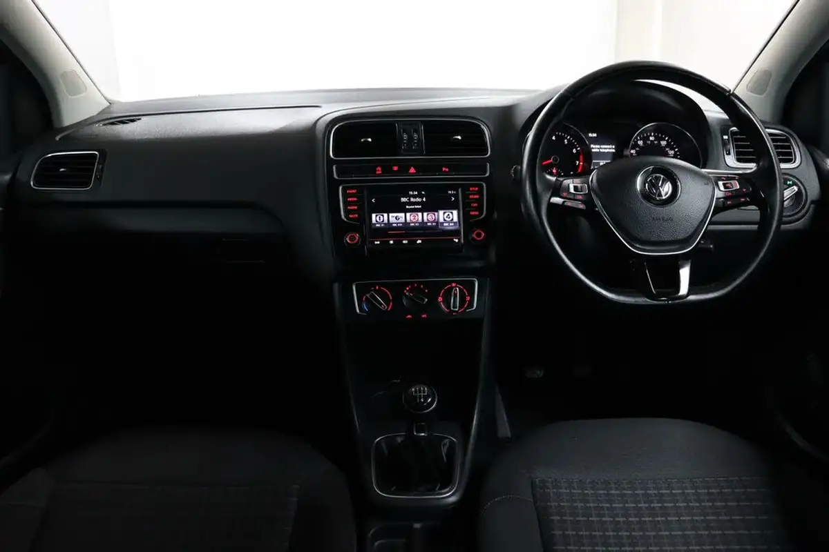 2016-volkswagen-polo-12-tsi-match-5d-big-34
