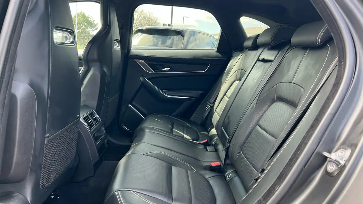 2022-jaguar-f-pace-20-p250-r-dynamic-hse-big-3
