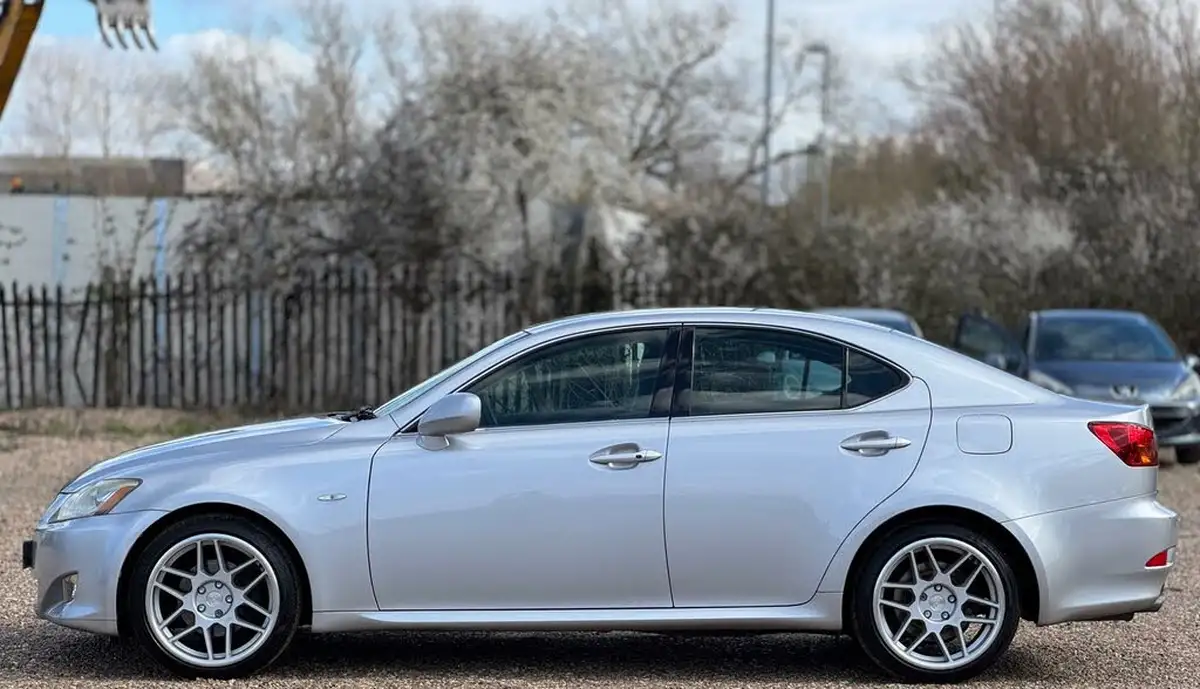 2008-lexus-is-250-25-big-3