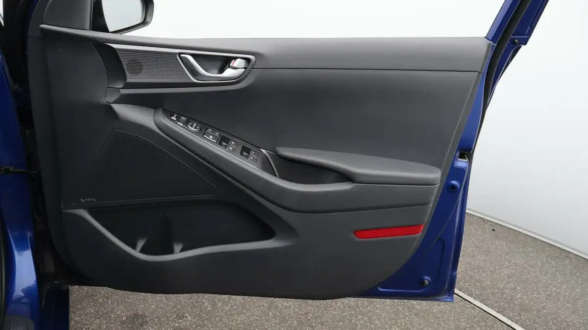 2022-hyundai-ioniq-e-premium-electric-big-15