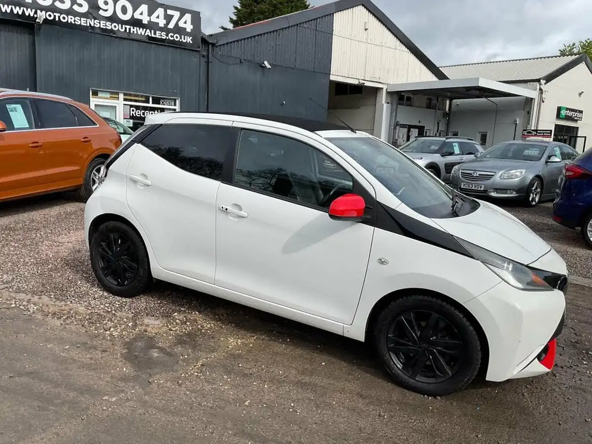2015-toyota-aygo-10-vvt-i-x-pression-5d-big-54