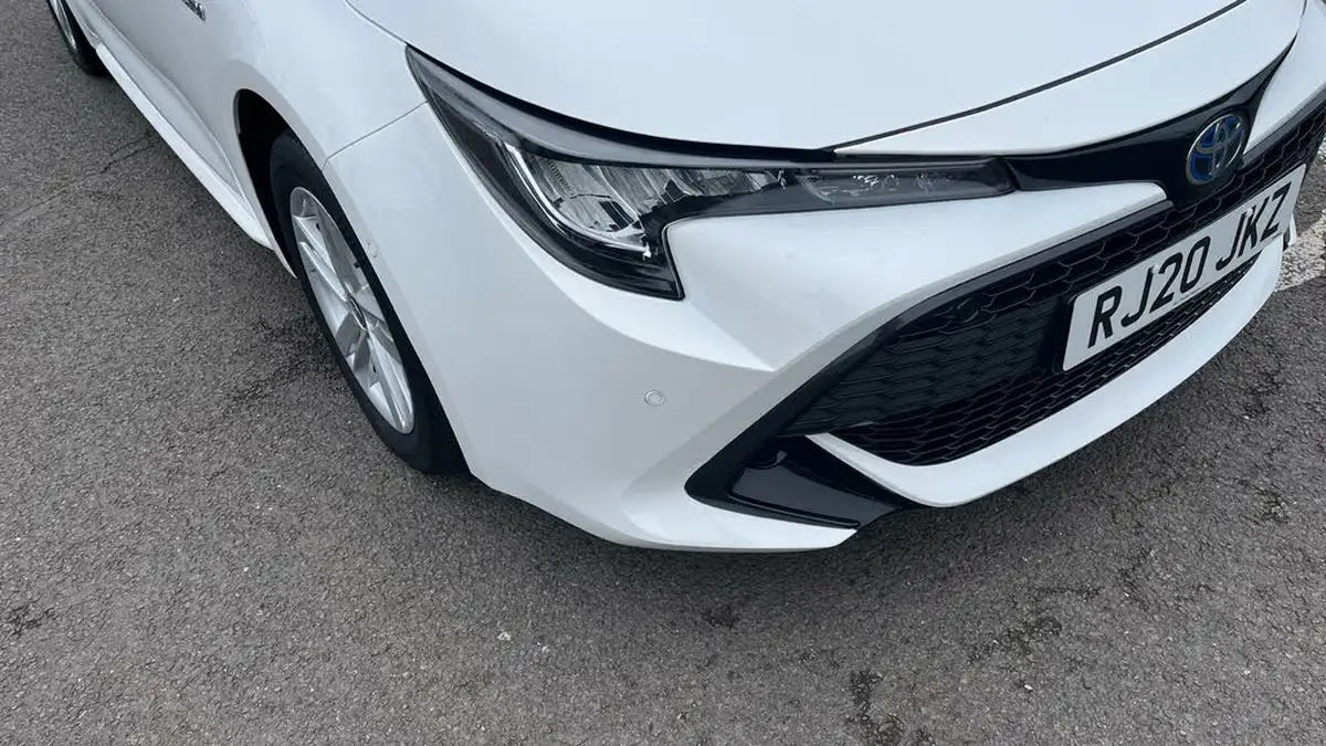 2020-toyota-corolla-18-vvt-i-icon-tech-spare-wheel-touring-sports-5d-big-38