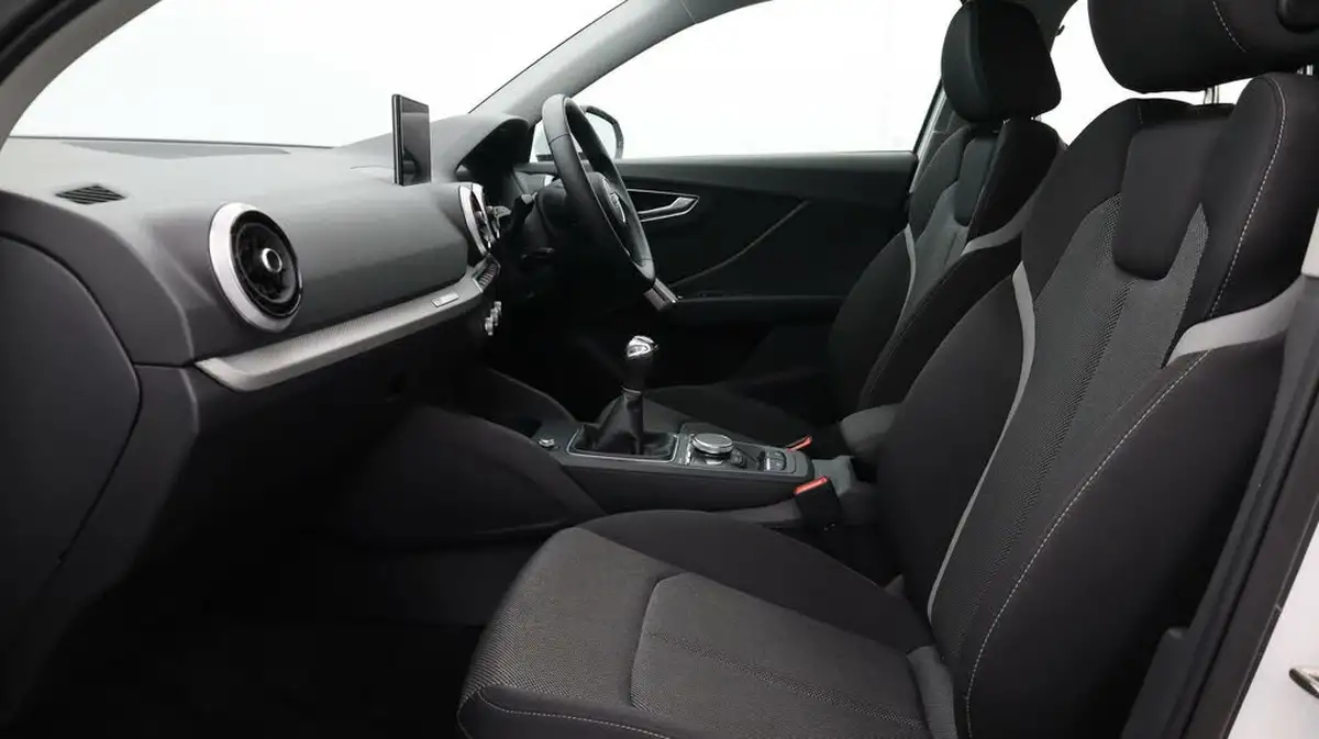 2022-audi-q2-10-30-tfsi-sport-big-14