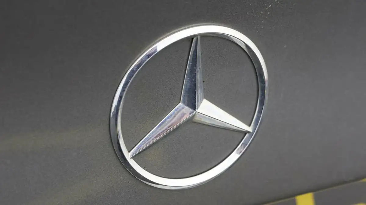 2019-mercedes-benz-a-class-20-a220-amg-line-saloon-4d-4matic-big-20