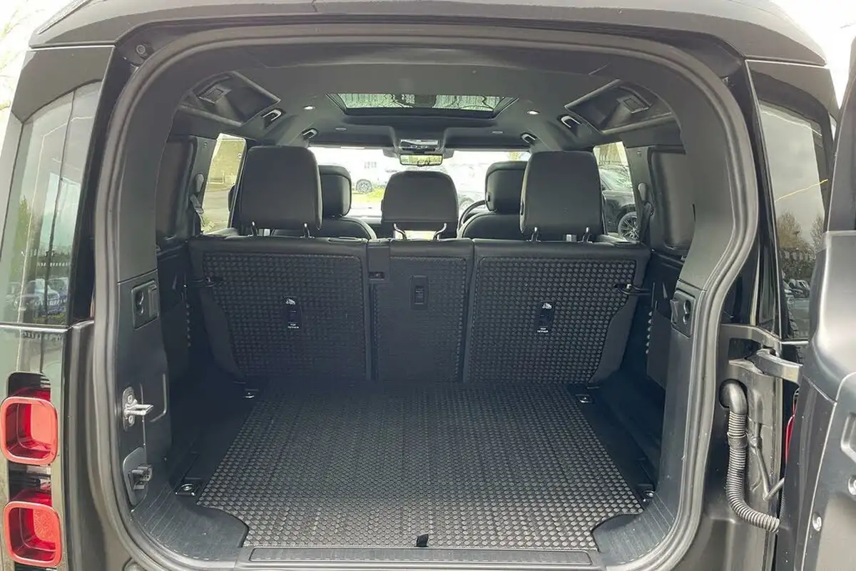 2023-land-rover-110-defender-30-d300-x-dynamic-hse-big-45