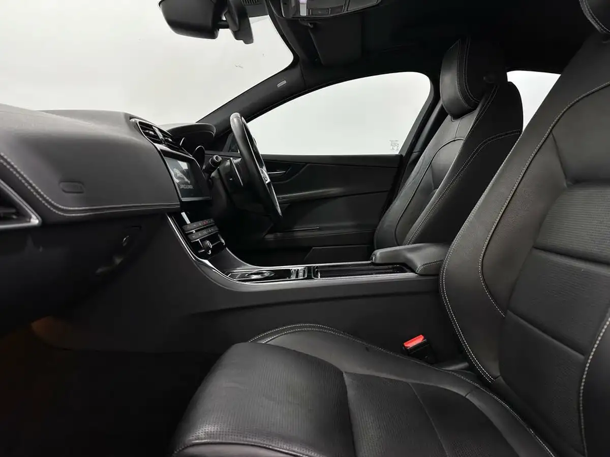 2019-jaguar-xe-20i-r-sport-200ps-big-30