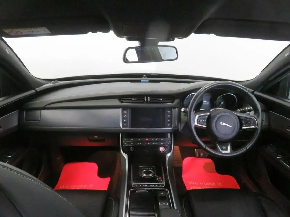 2017-jaguar-xf-20td-r-sport-180ps-saloon-4d-1999cc-auto-big-22