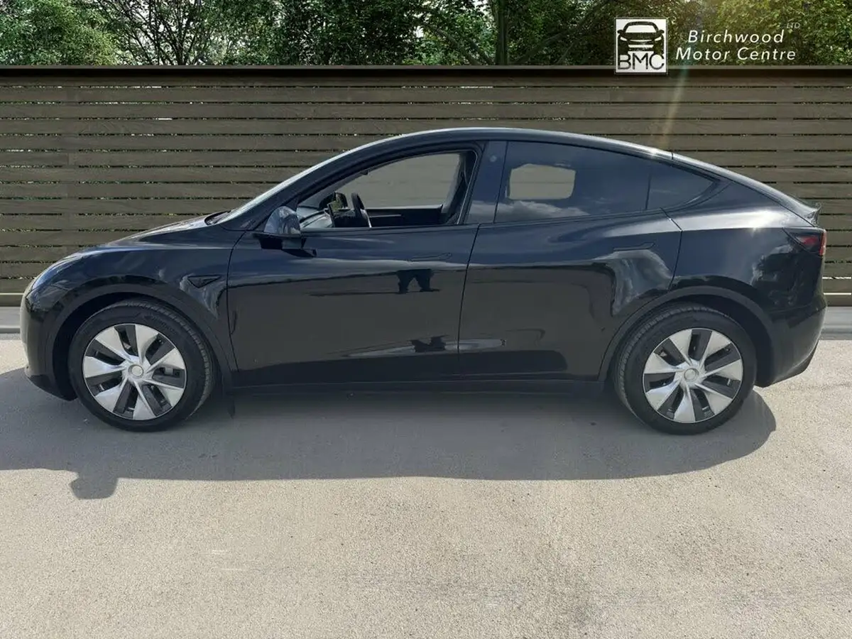 2022-tesla-model-y-e-long-range-big-3