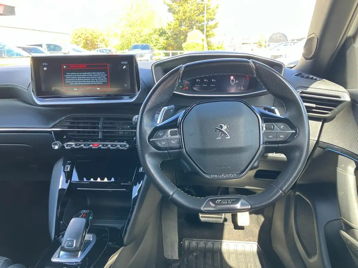 2021-peugeot-2008-suv-12-puretech-gt-eat8-big-14