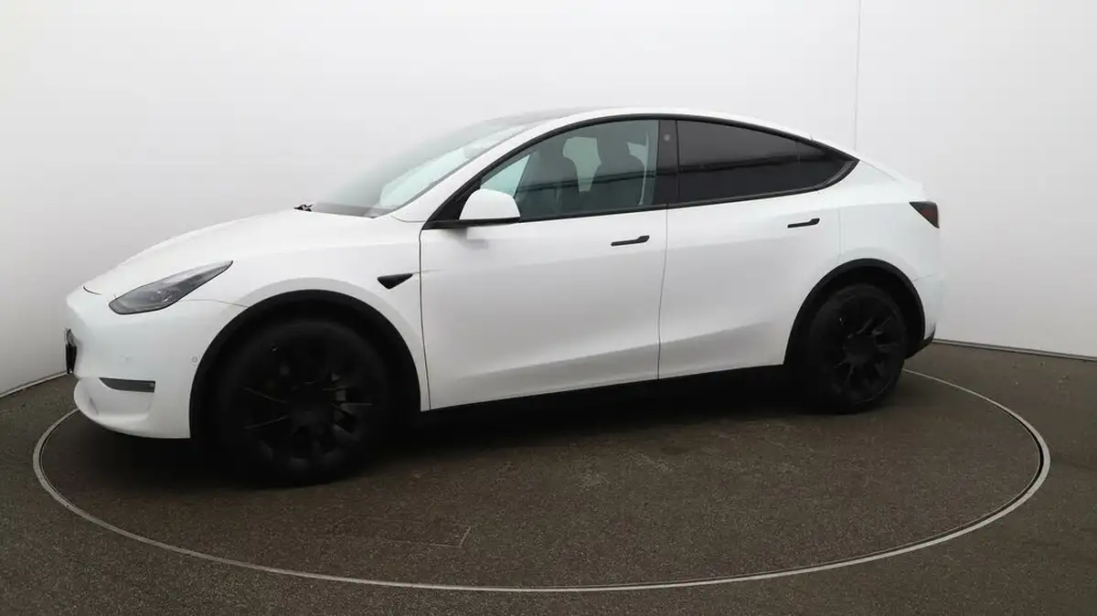 2022-tesla-model-y-e-long-range-big-58