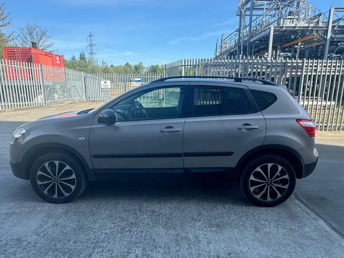2013-nissan-qashqai-20-360-cvt-big-1