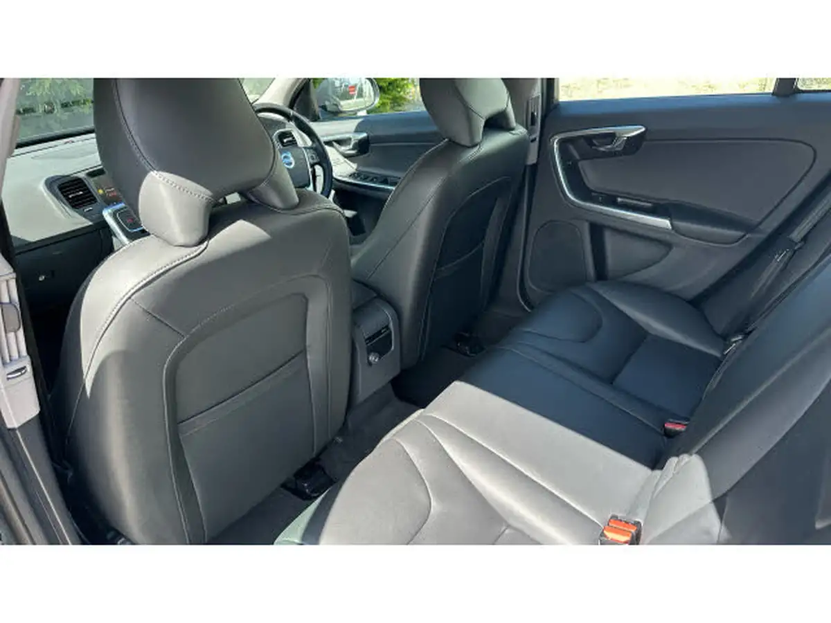 2017-volvo-v60-20td-d4-se-lux-geartronic-big-9