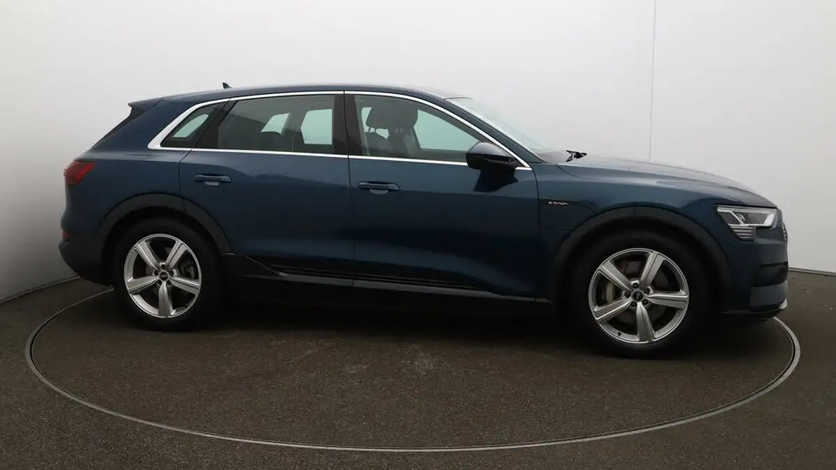 2022-audi-e-tron-55e-technik-station-wagon-big-40
