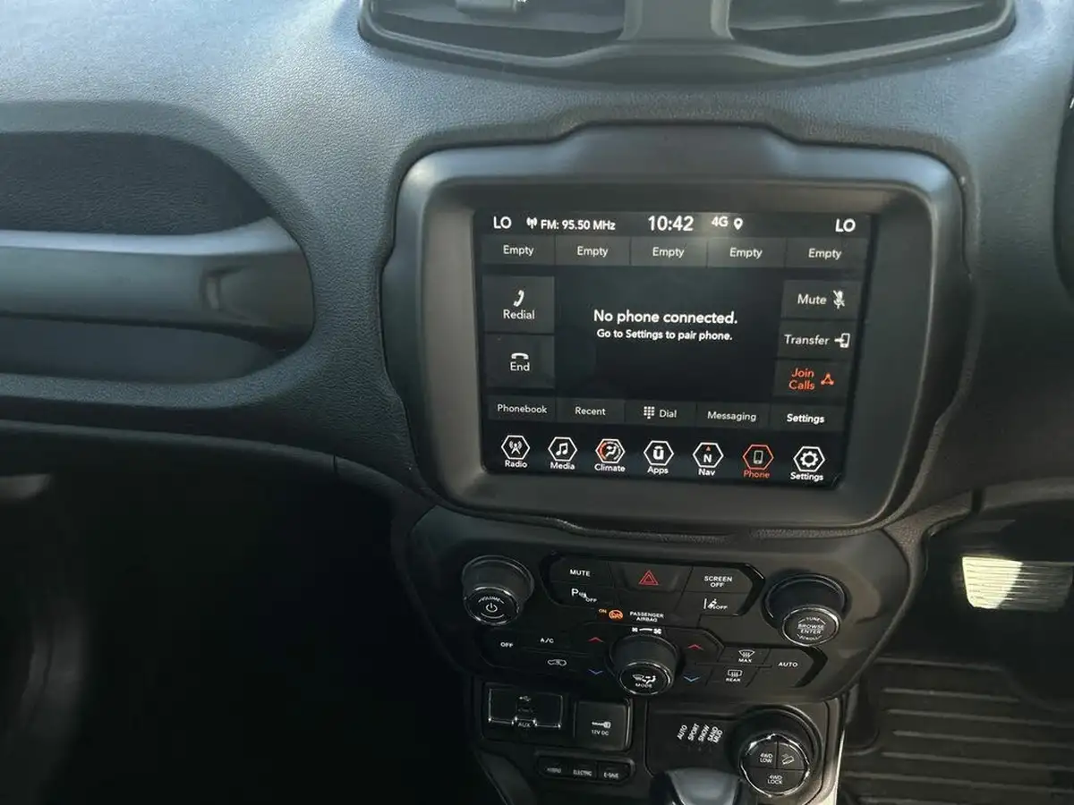 2021-jeep-renegade-13-gse-limited-phev-big-16