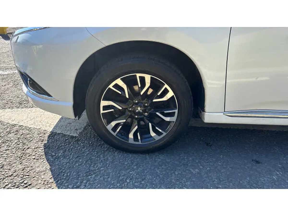 2015-mitsubishi-outlander-20-gx4h-phev-big-25