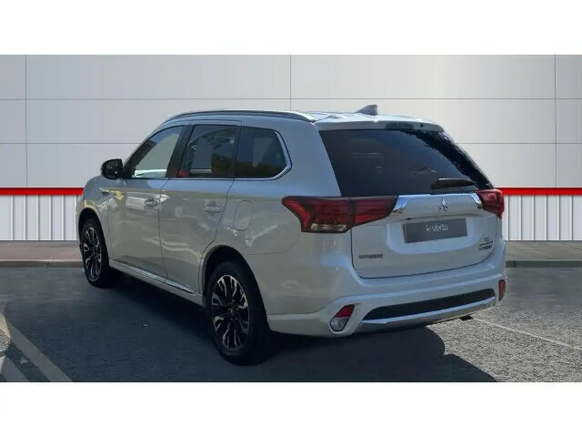 2015-mitsubishi-outlander-20-gx4h-phev-big-1